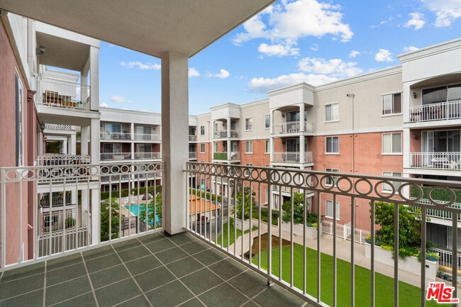 Building Photo - 3740 Santa Rosalia Dr Unit 326