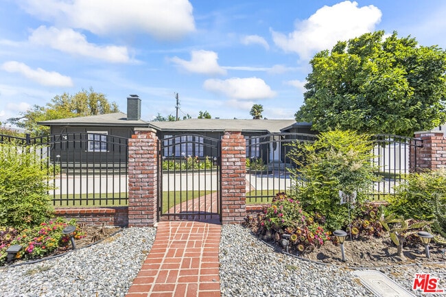 Photo - 23046 Leonora Dr