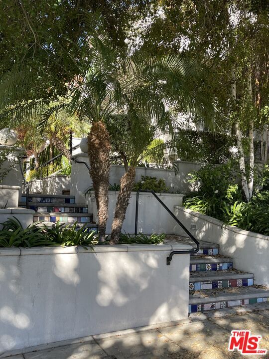 Photo - 717 E Olive Ave