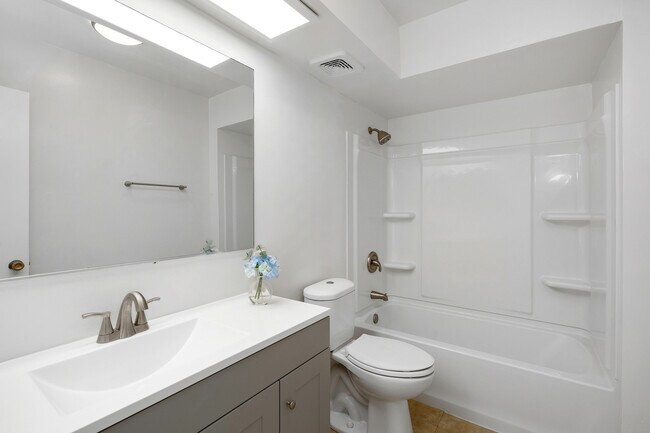 Photo - 2352 Torrey Pines Rd Unit 2352 Torrey Pines  5