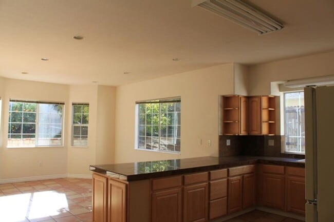 Photo - Beautiful Spacious 5 Bedroom, 4 Bathroom House Centrally Located
