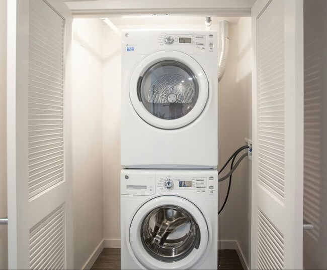 Building Photo - 21530 Califa St Unit 302