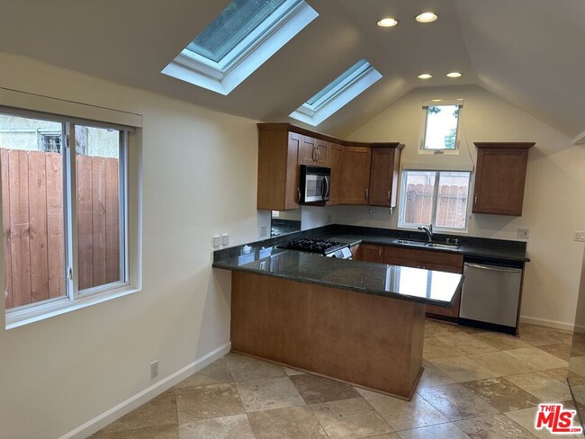 Photo - 2454 Penmar Ave