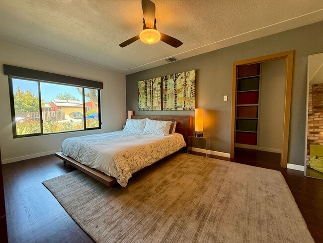 Photo - Unique 4 Bedroom House with OCEAN VIEWS in Sunset Cliffs! Walking Distance to the Beach! Fully Fu...