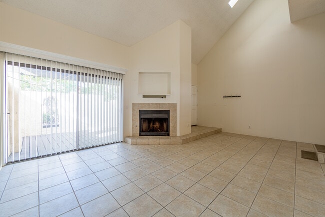 Photo - 5467 E Centralia St