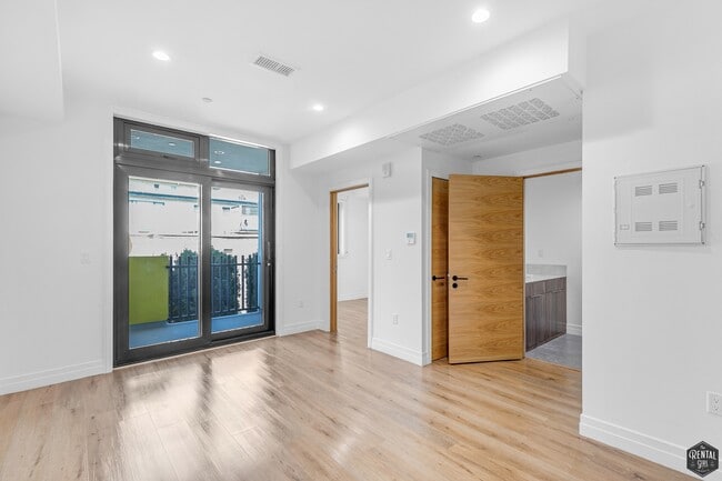 Photo - Citrine Hollywood