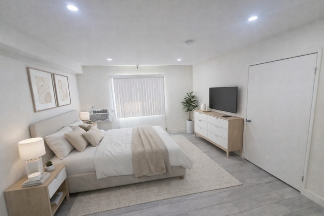 Photo - 843 S Ardmore Ave Unit 102