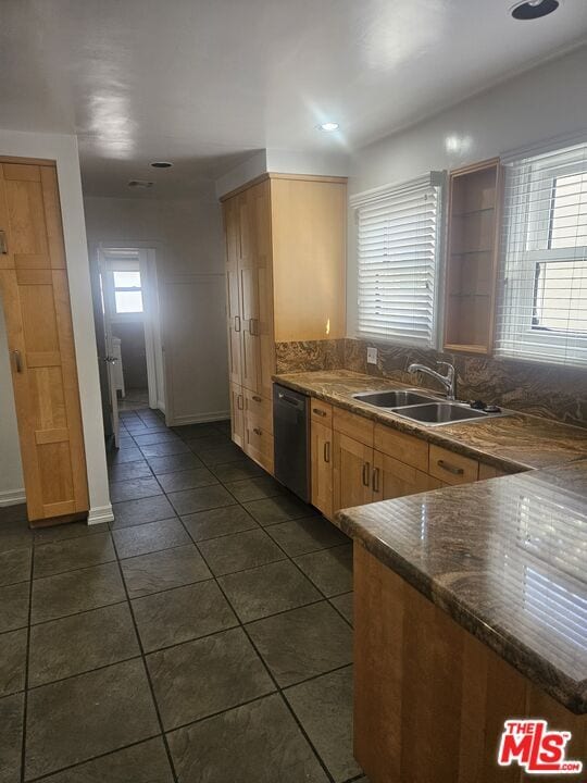 Photo - 122 N Detroit St