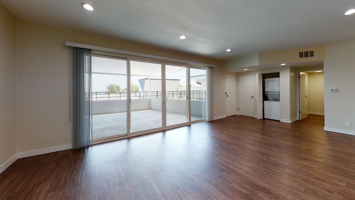 3D Tour - 1865 North Fuller Ave