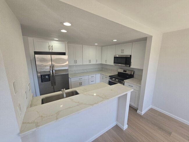 Building Photo - Remodeled Townhouse in La Mesa - 3 Bedrooms Unit 1201