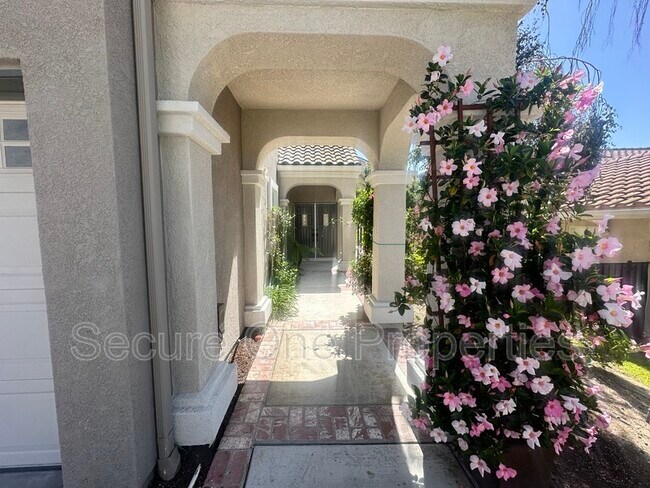 Photo - 1740 Amarelle St