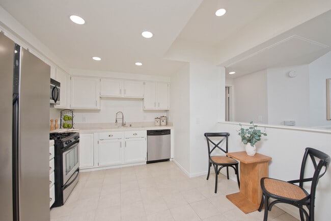 Photo - 14347 Albers St Unit Apt 206