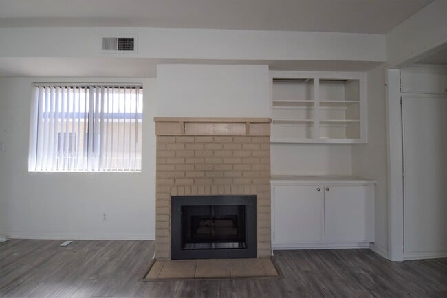 Photo - 5617 Woodman Ave Unit 205