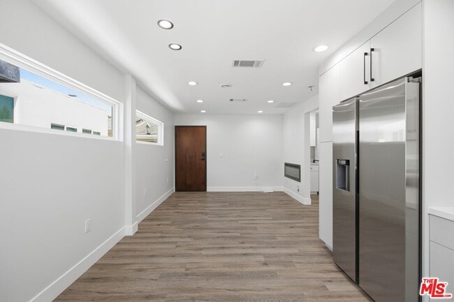 Photo - 11615 Burbank Blvd