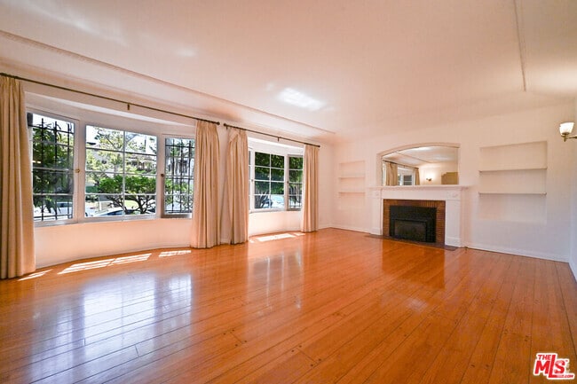 Building Photo - 361 N Mansfield Ave Rental
