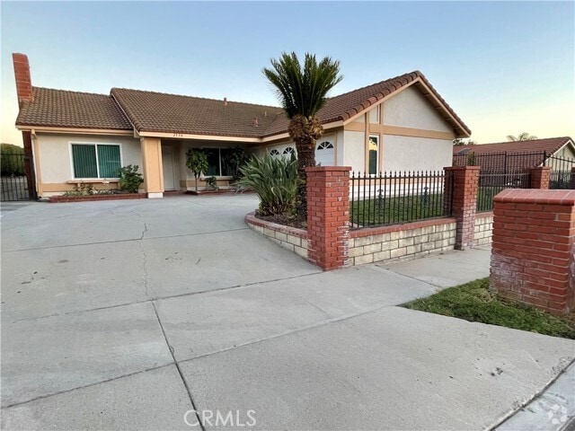 Building Photo - 2536 Greenhill Dr Rental