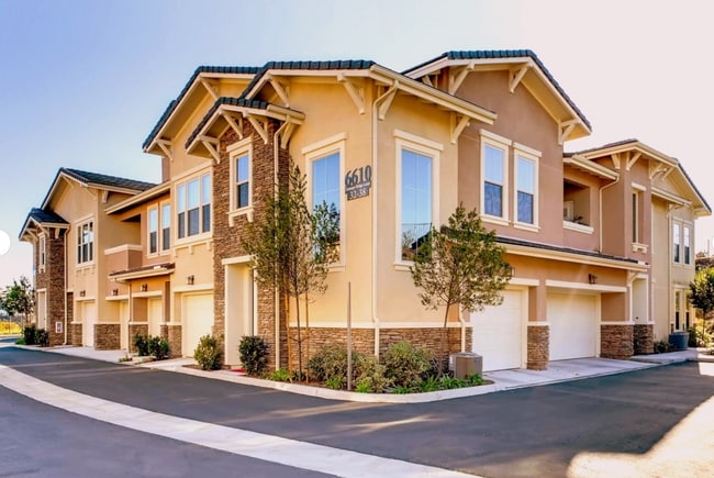 Building Photo - 6610 Canopy Ridge Ln Unit 34