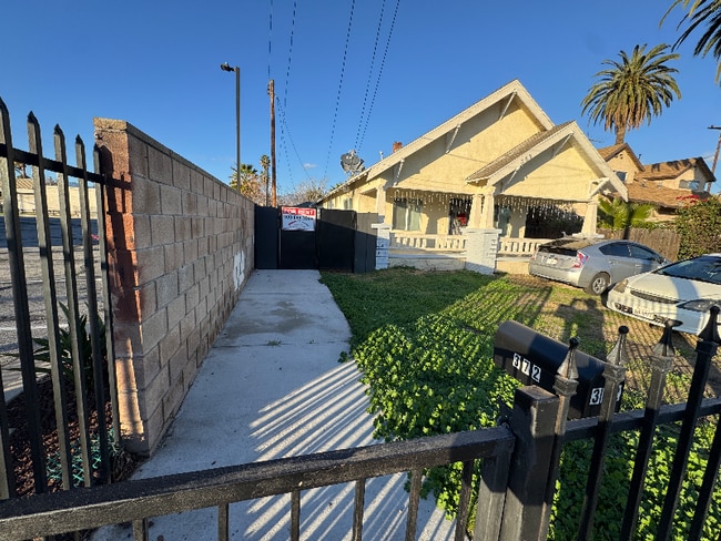 Photo - 372 W 9th St