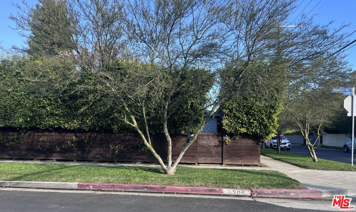 Photo - 4200 Rhodes Ave