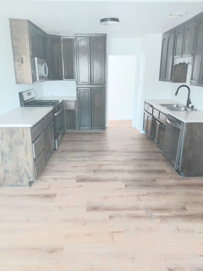 Building Photo - **232 Woodham Ave Barstow** Beautiful Spac... Rental