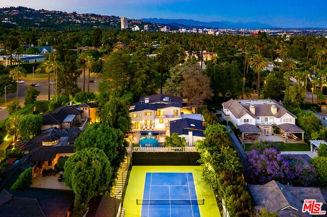 Photo - 721 N Beverly Dr