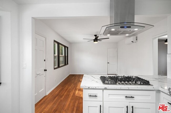 Photo - 1645 Selby Ave