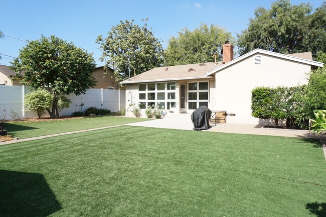 Photo - 5540 Balboa Blvd