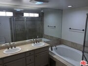 Photo - 1551 Manning Ave