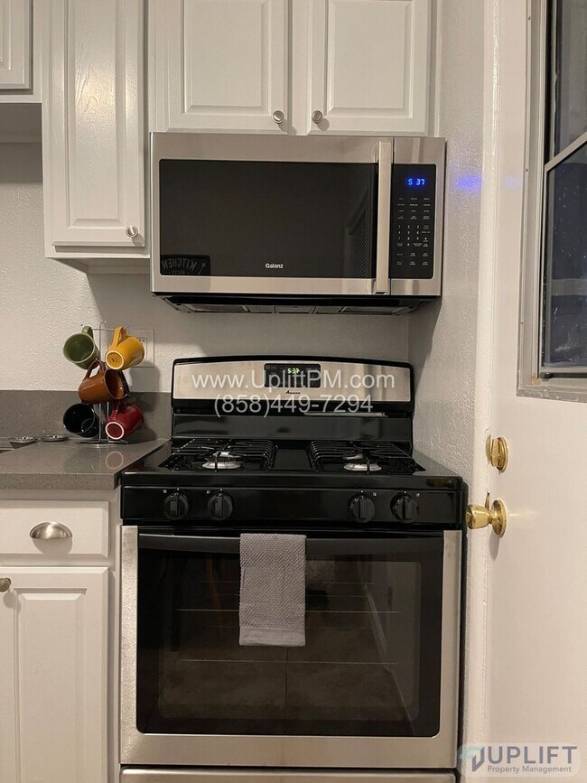 Photo - 4829 Castle Ave