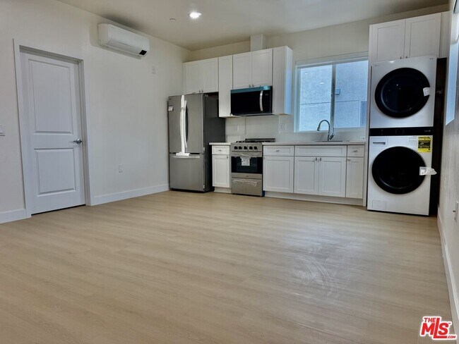 Photo - 235-235 1/2 N Chicago St Unit 235 1/2
