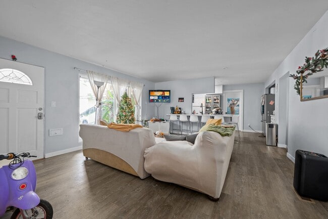 Photo - 6233 Mary Ln Dr