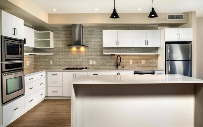 Kitchen Large Open Kitchen with Gas Stove - Venice on Rose