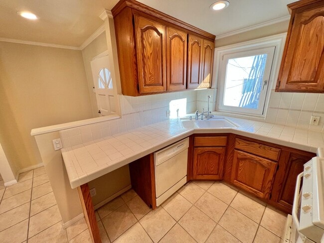 Photo - Peninsula Living just steps to the Beach - Garage included Unit 5538 E Ocean Blvd