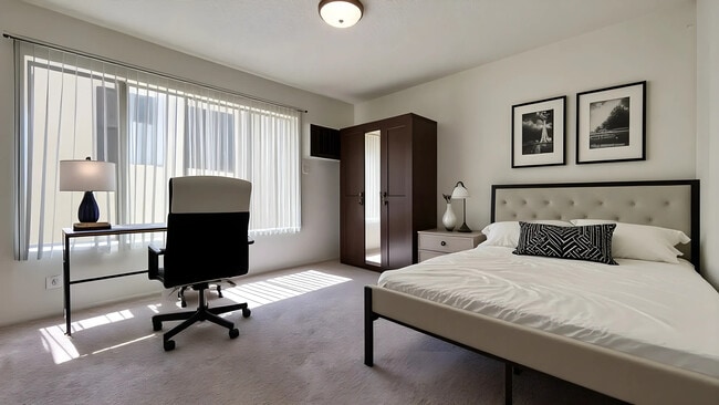 Photo - MH 1726 Midvale Ave