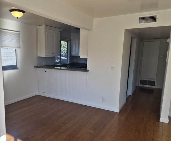 Building Photo - 848 San Pascual Ave Unit 2