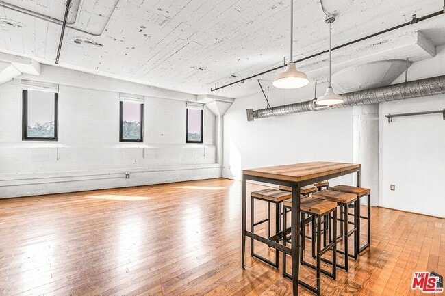 Building Photo - 200 N San Fernando Rd Unit 412