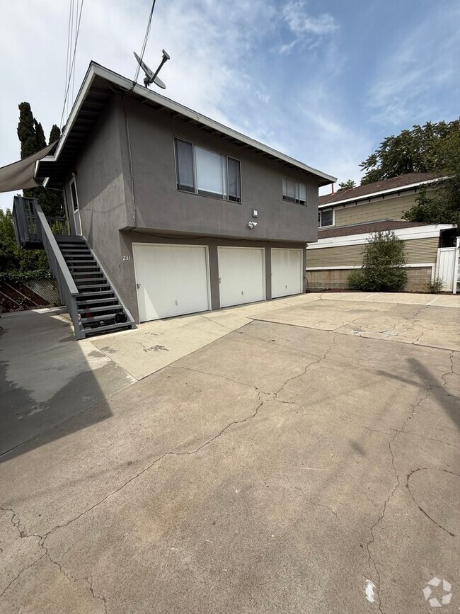 Building Photo - Charming 1 Bed, 1 Bath – Steps from the Or... Rental