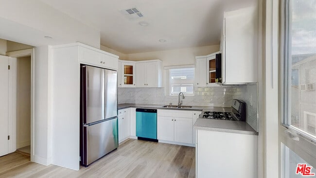 Building Photo - 236 Rosemont Ave Unit 1/2