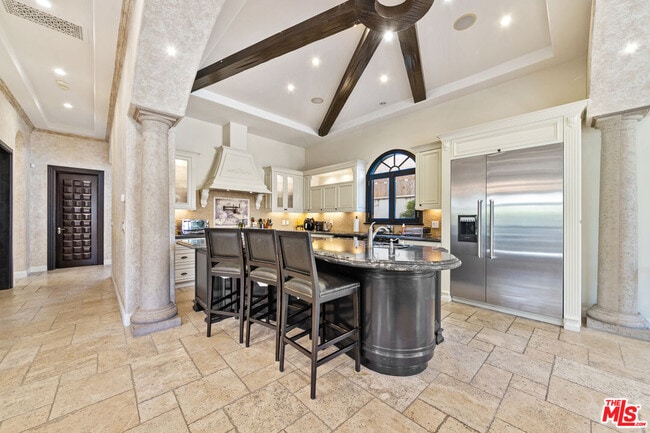 Photo - 458 Flores St