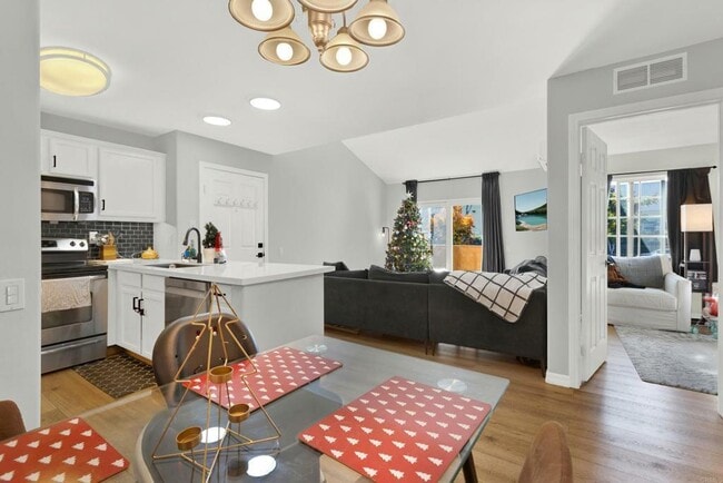 Photo - 5252 Balboa Arms Dr Unit 5252