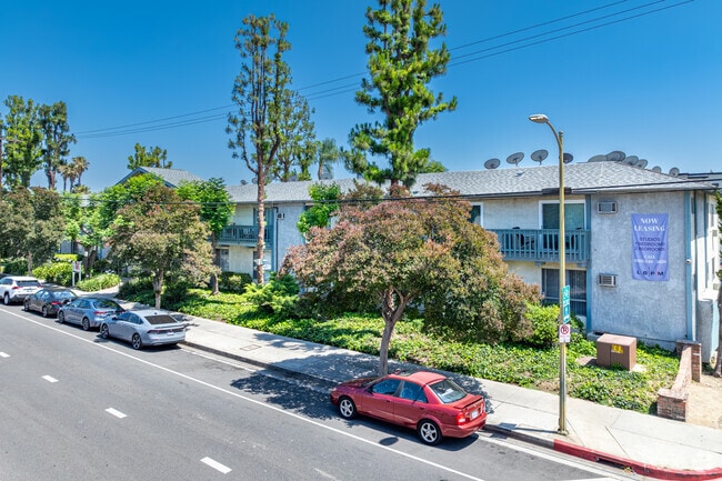 Photo - Woodridge Apartments