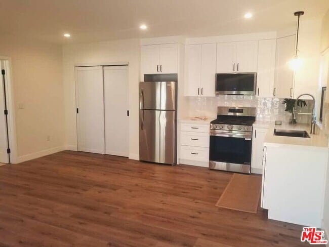 Building Photo - 1122 S Crescent Heights Blvd Rental
