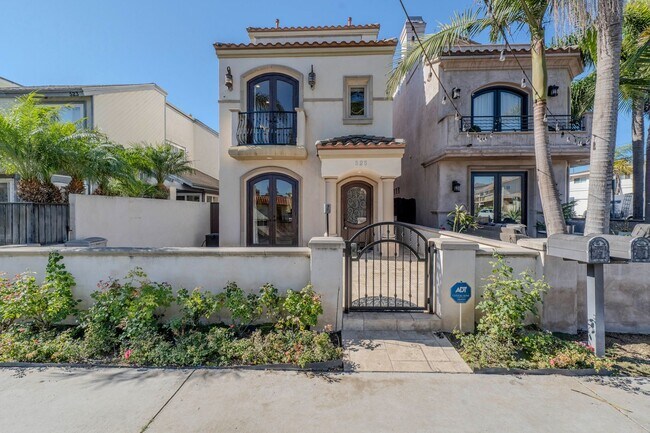 Photo - Downtown Huntington Beach