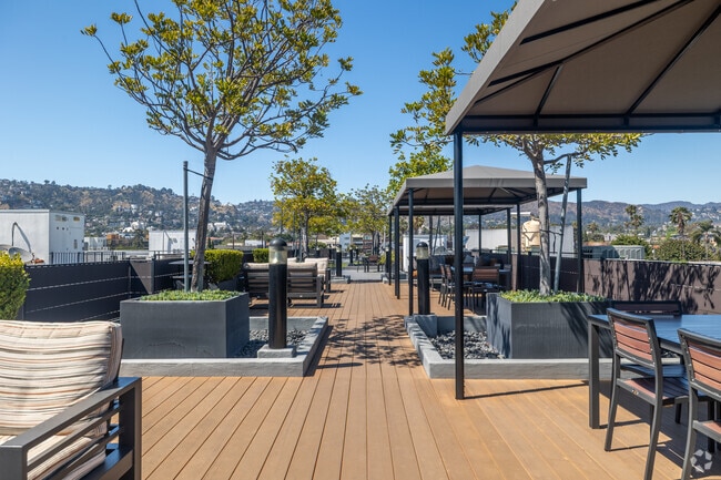 Rooftop Lounge - 801 North