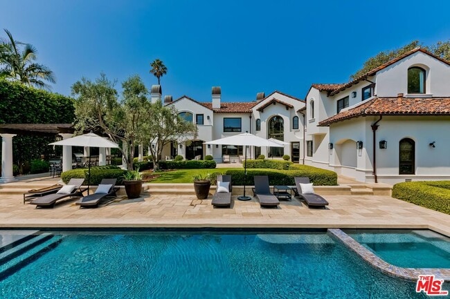 Building Photo - 2134 La Mesa Dr