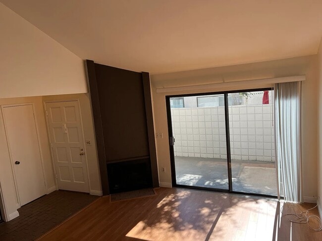 Photo - 598 W Huntington Dr
