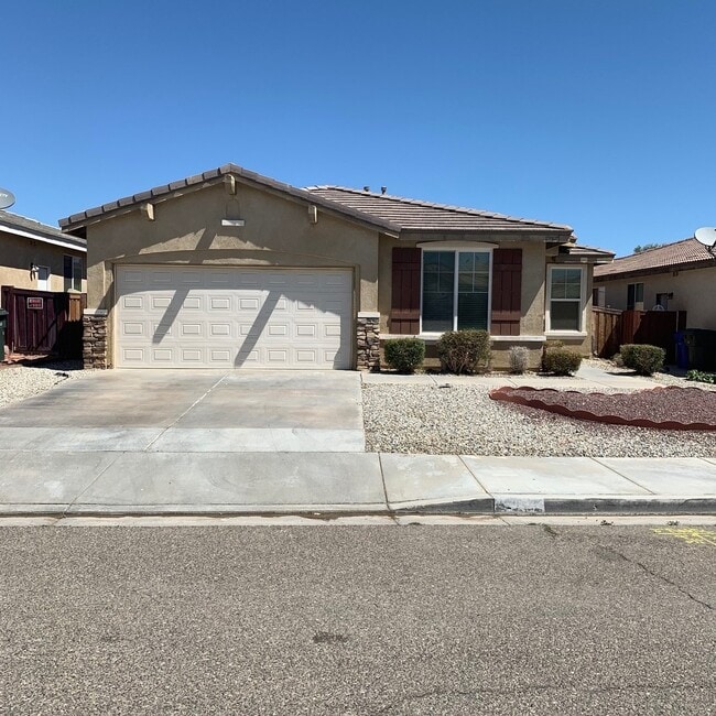4 BEDROOM VICTORVILLE HOME - 4 BEDROOM VICTORVILLE HOME