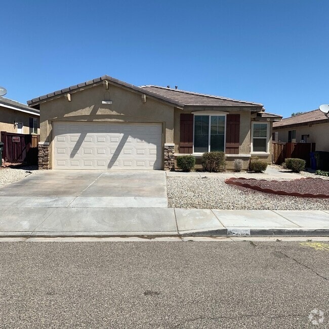 Building Photo - 4 BEDROOM VICTORVILLE HOME