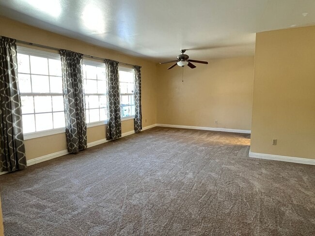 Photo - 3-bedroom 2-bathroom House for Rent in Riverside