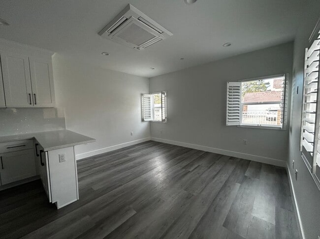 Photo - 3838 Balmont St Unit 2